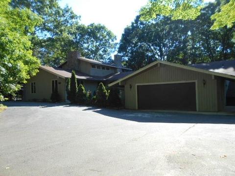 12 Carriage Way