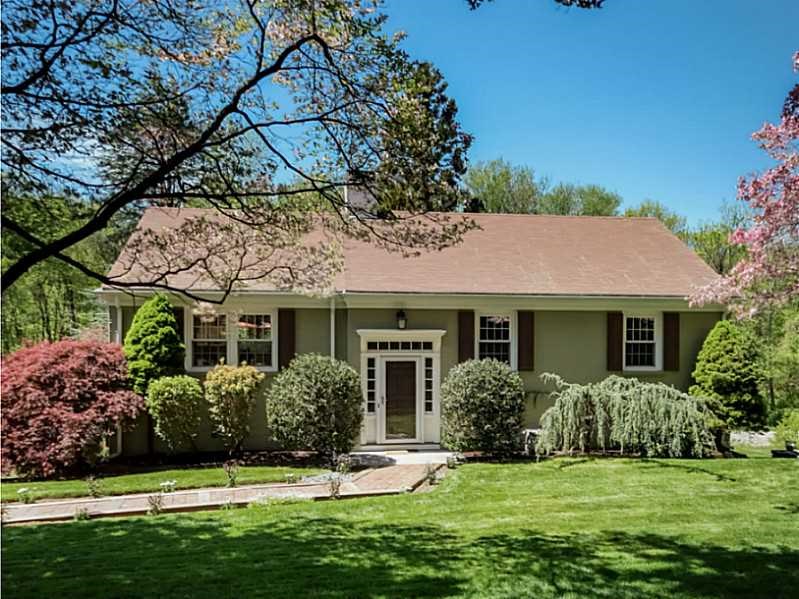 17 Evergreen Rd Lincoln, RI 02865