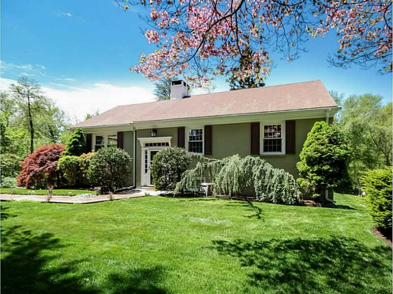17 Evergreen Rd Lincoln, RI 02865