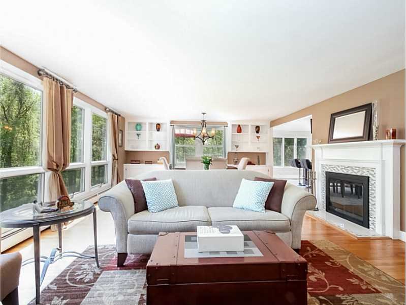 17 Evergreen Rd Lincoln, RI 02865