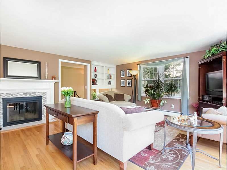17 Evergreen Rd Lincoln, RI 02865