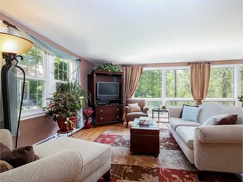 17 Evergreen Rd Lincoln, RI 02865