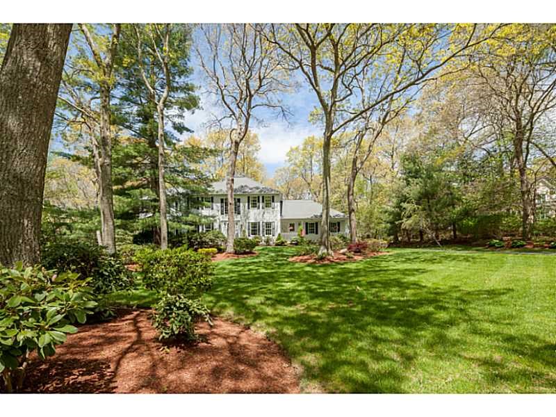 118 Woodridge Dr, Saunderstown RI 02874