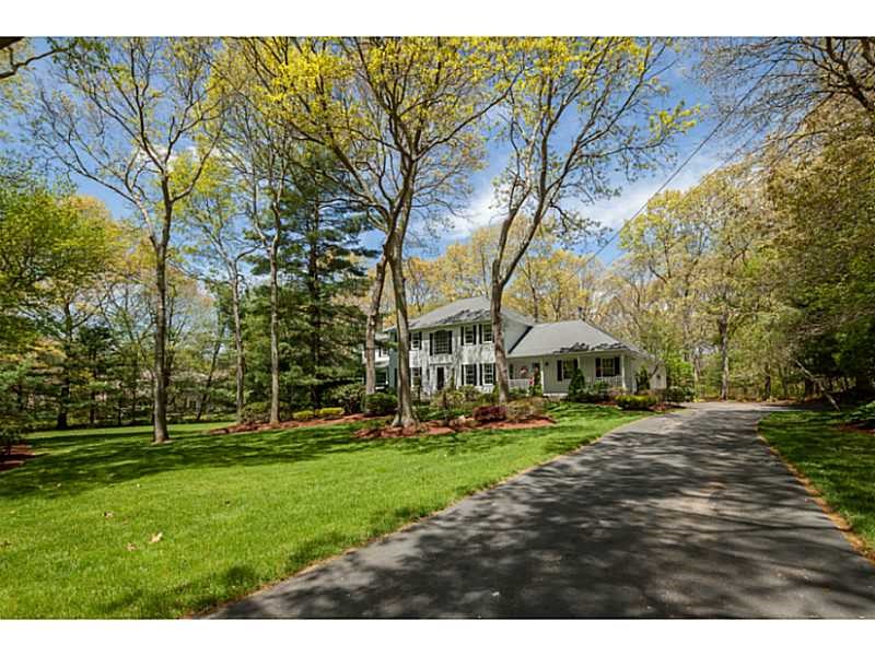 118 Woodridge Dr, Saunderstown RI 02874