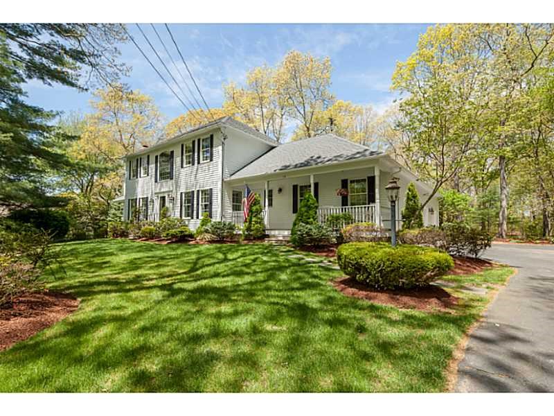 118 Woodridge Dr, Saunderstown RI 02874