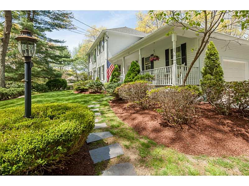118 Woodridge Dr, Saunderstown RI 02874