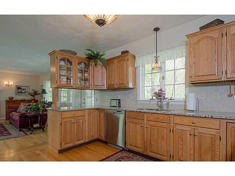 118 Woodridge Dr, Saunderstown RI 02874