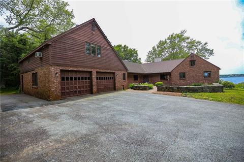 56 Strawberry Ln