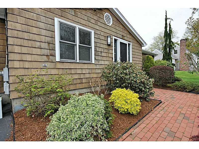 24 Highland Ave Narragansett, RI 02882