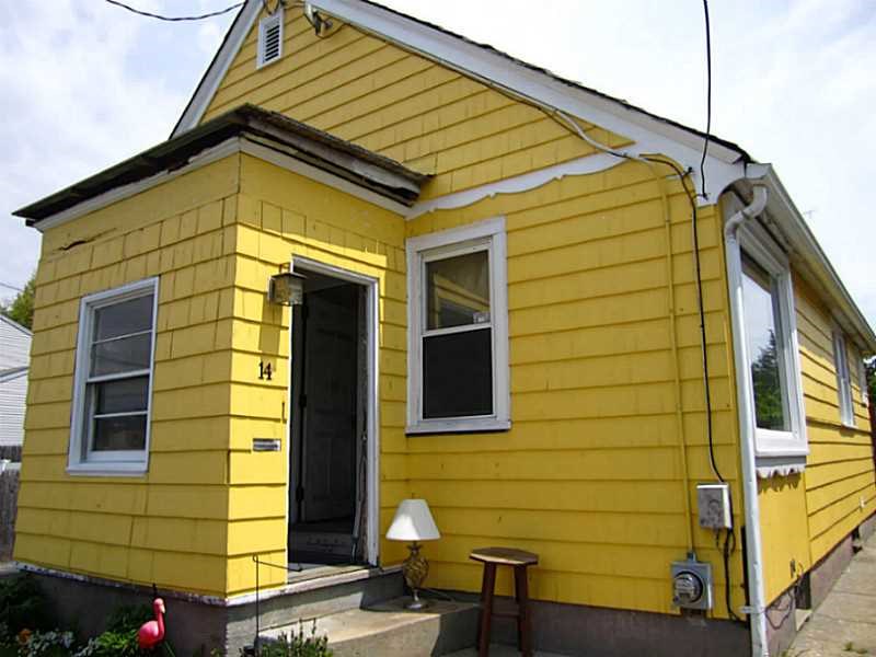 For Sale: 14 Cooke Pl Warwick, RI 02888