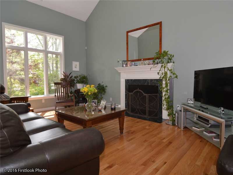 5 Woodmansee Ct West Kingston, RI 02892