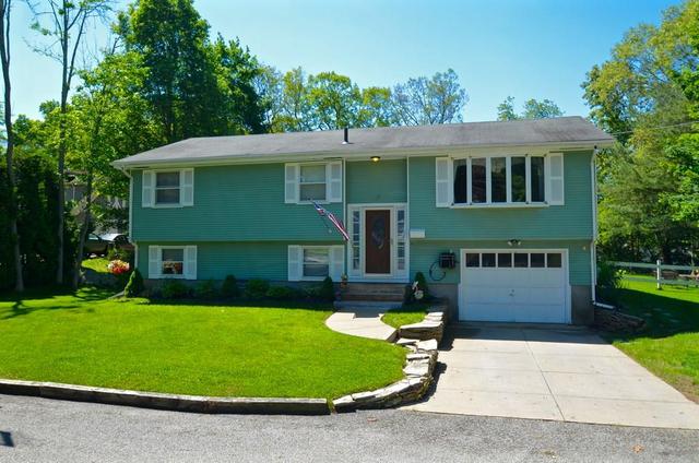 16 Hoxie Ct