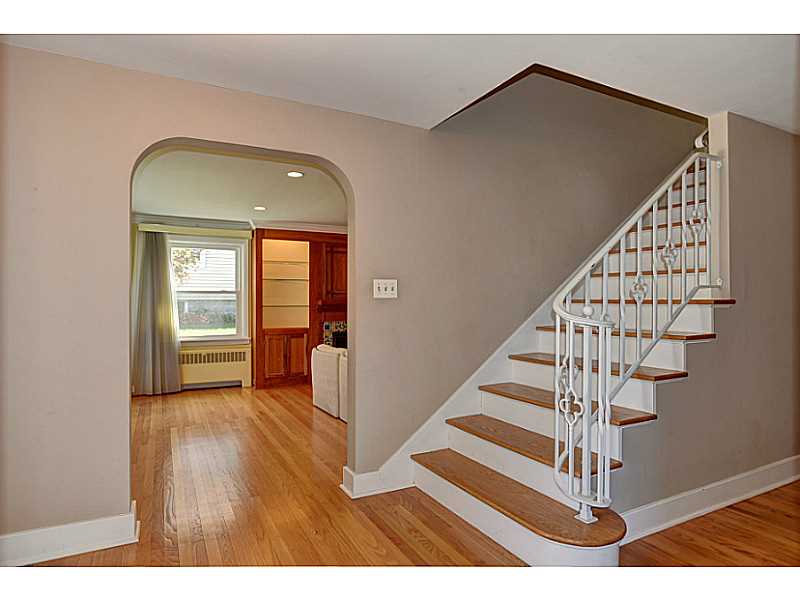 32 Mauran St