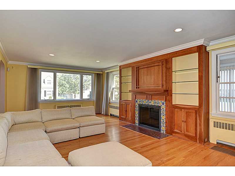32 Mauran St