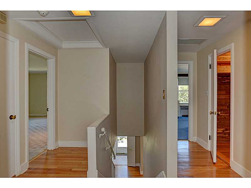 32 Mauran St