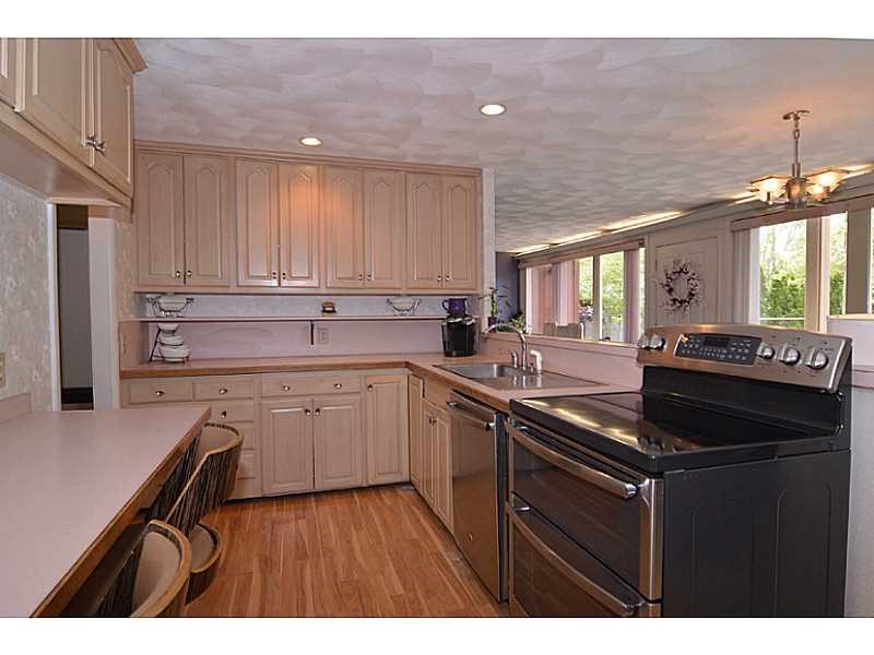 15 Timberland Dr, Riverside RI 02915