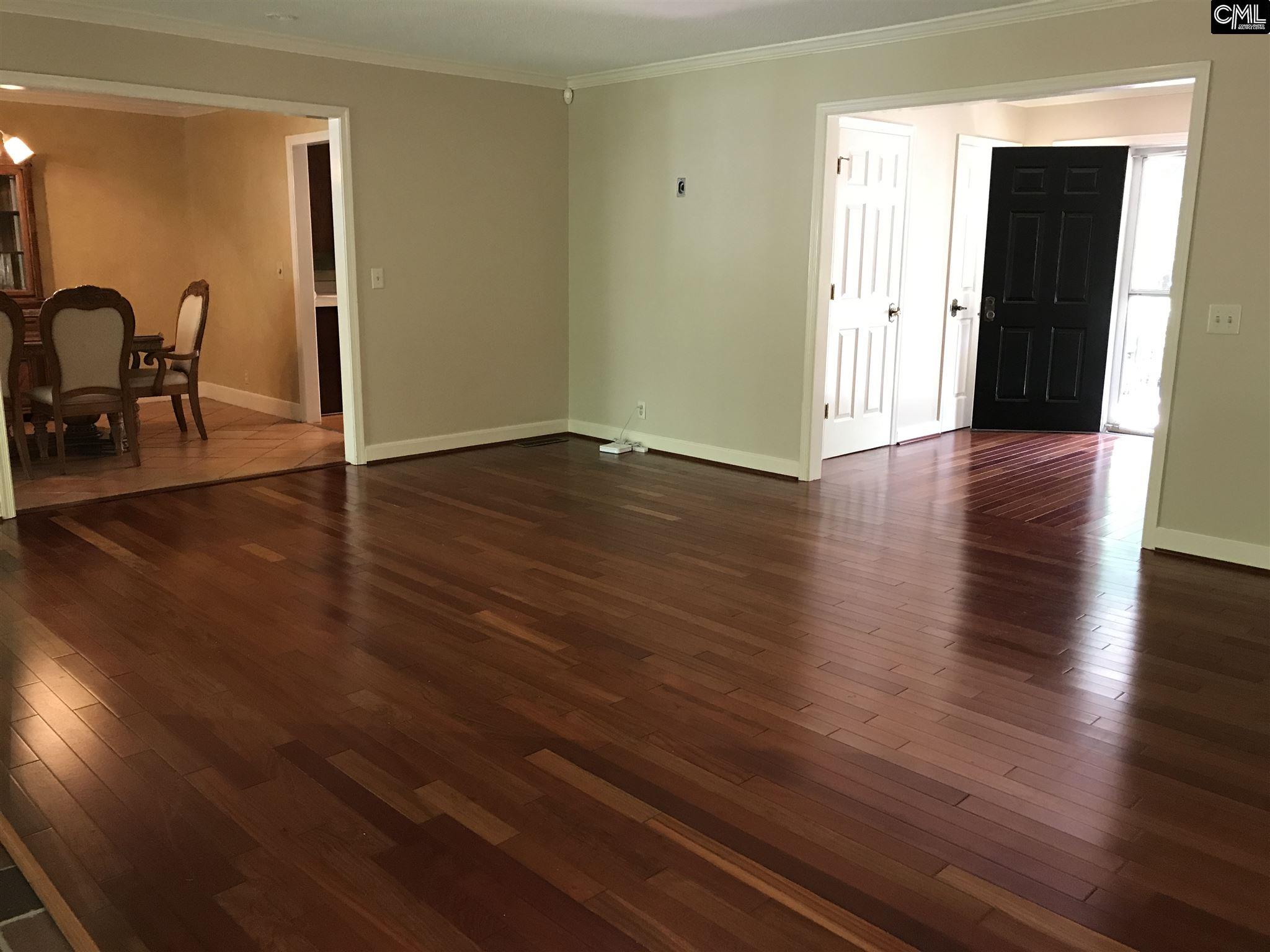 231 Hackamore Ln