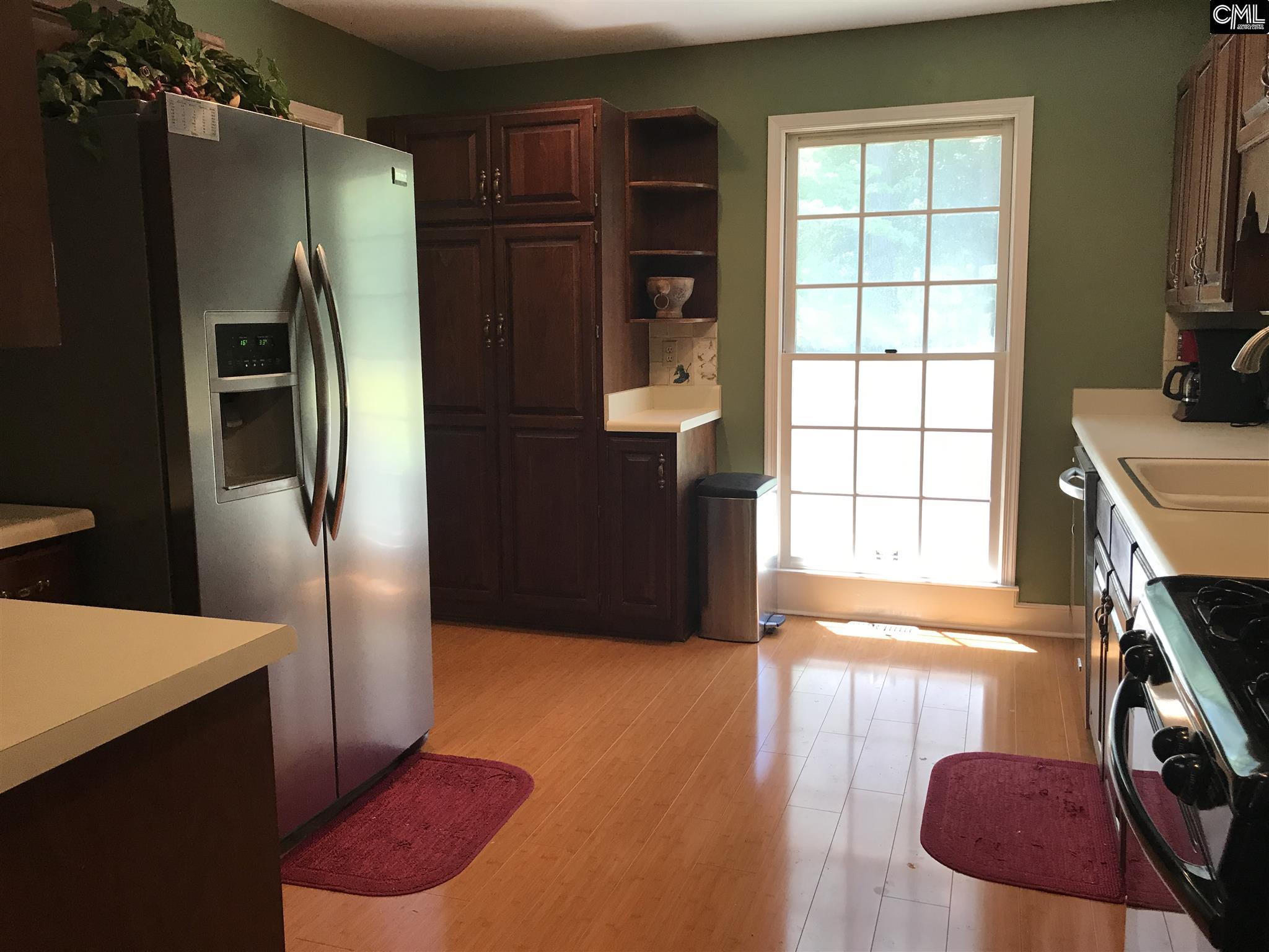 231 Hackamore Ln