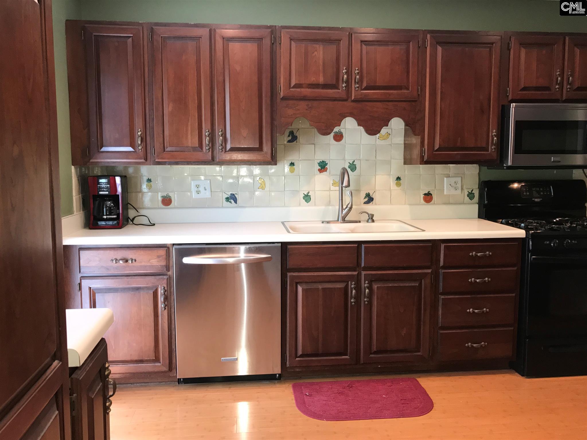231 Hackamore Ln