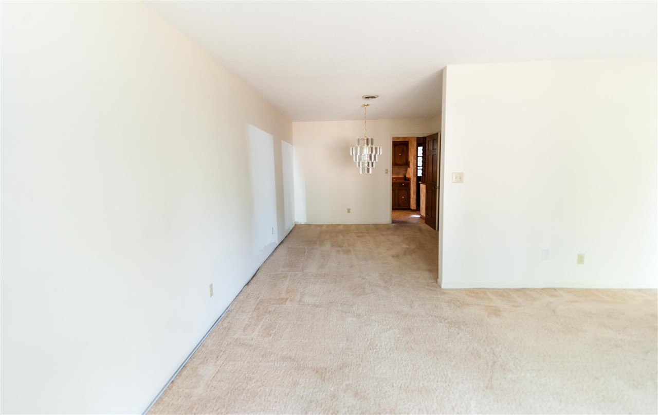 212 Wexford Ln