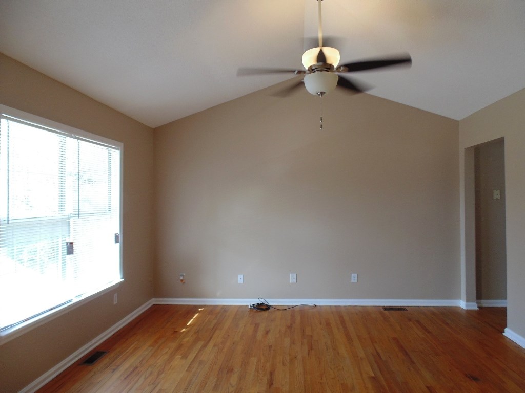 556 Holly Run Ct