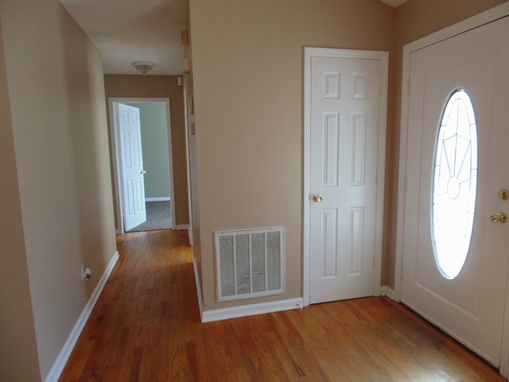 556 Holly Run Ct