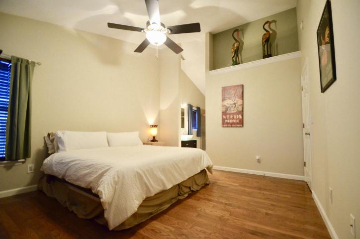 64 Shadowmoss Pkwy
