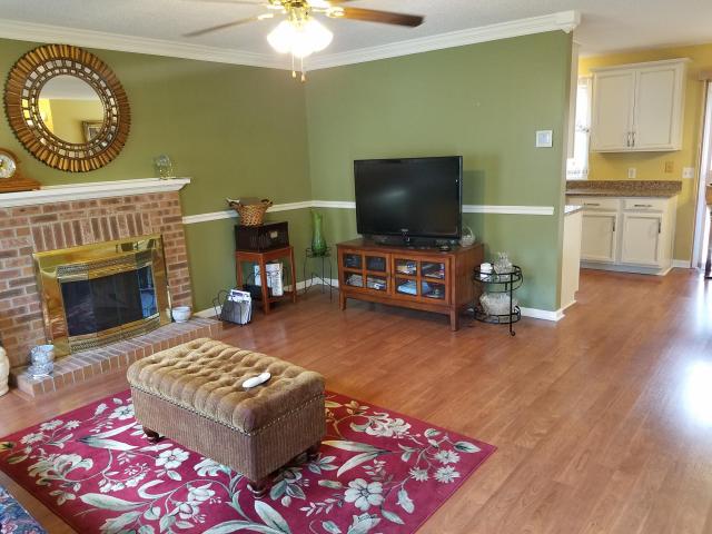 104 Lexington Pl