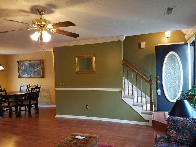 104 Lexington Pl