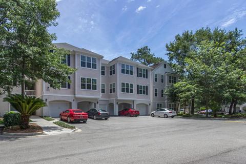 60 Fenwick Hall Aly #524