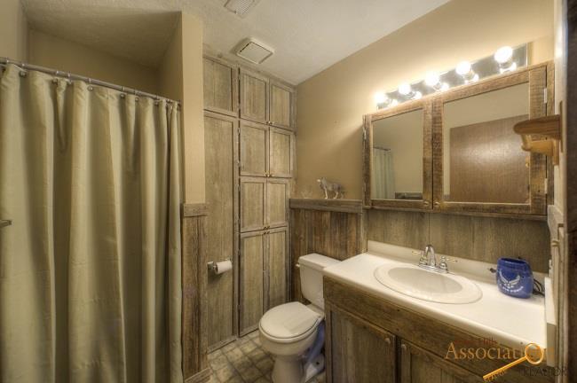 218 E St Anne