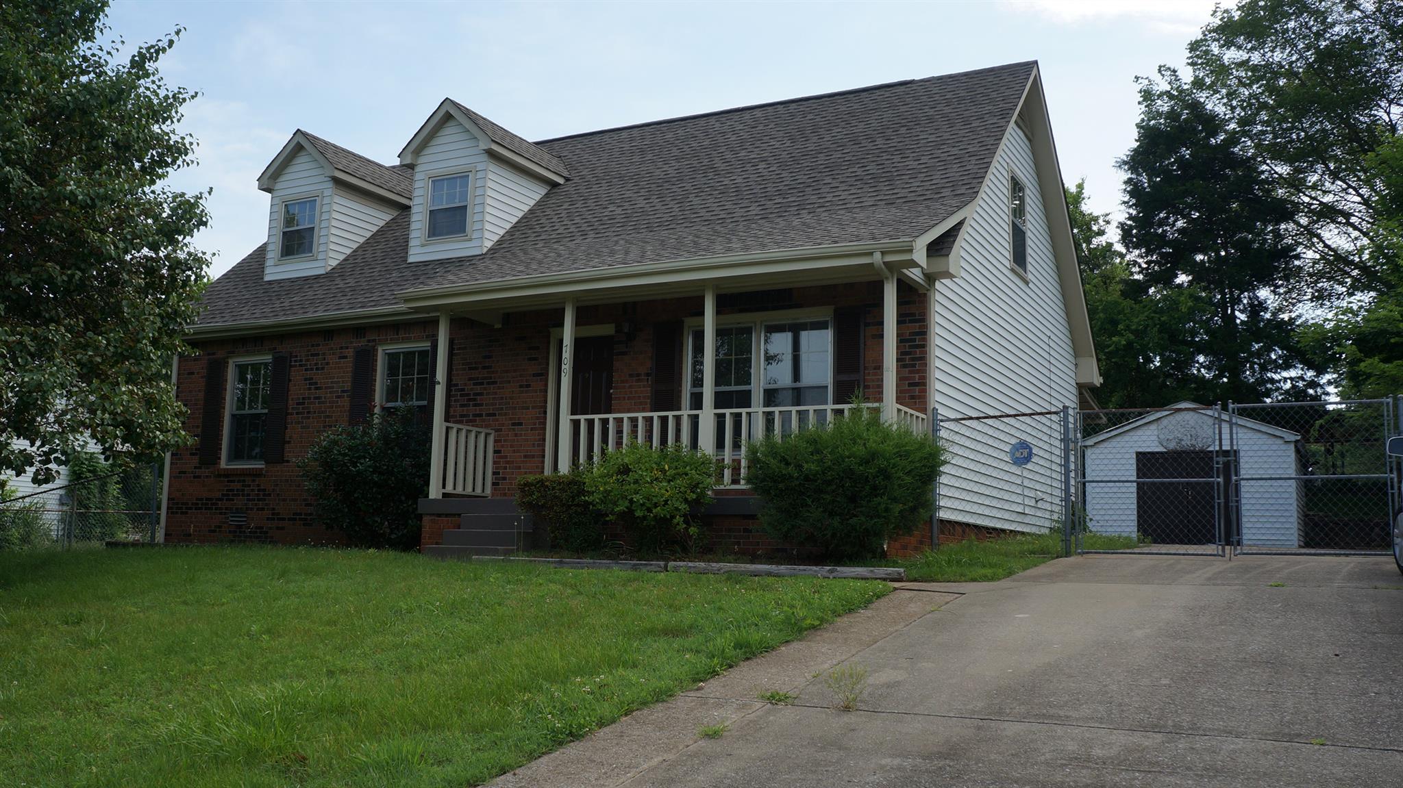 For Sale: 709 Green Valley Ct Clarksville, TN 37042