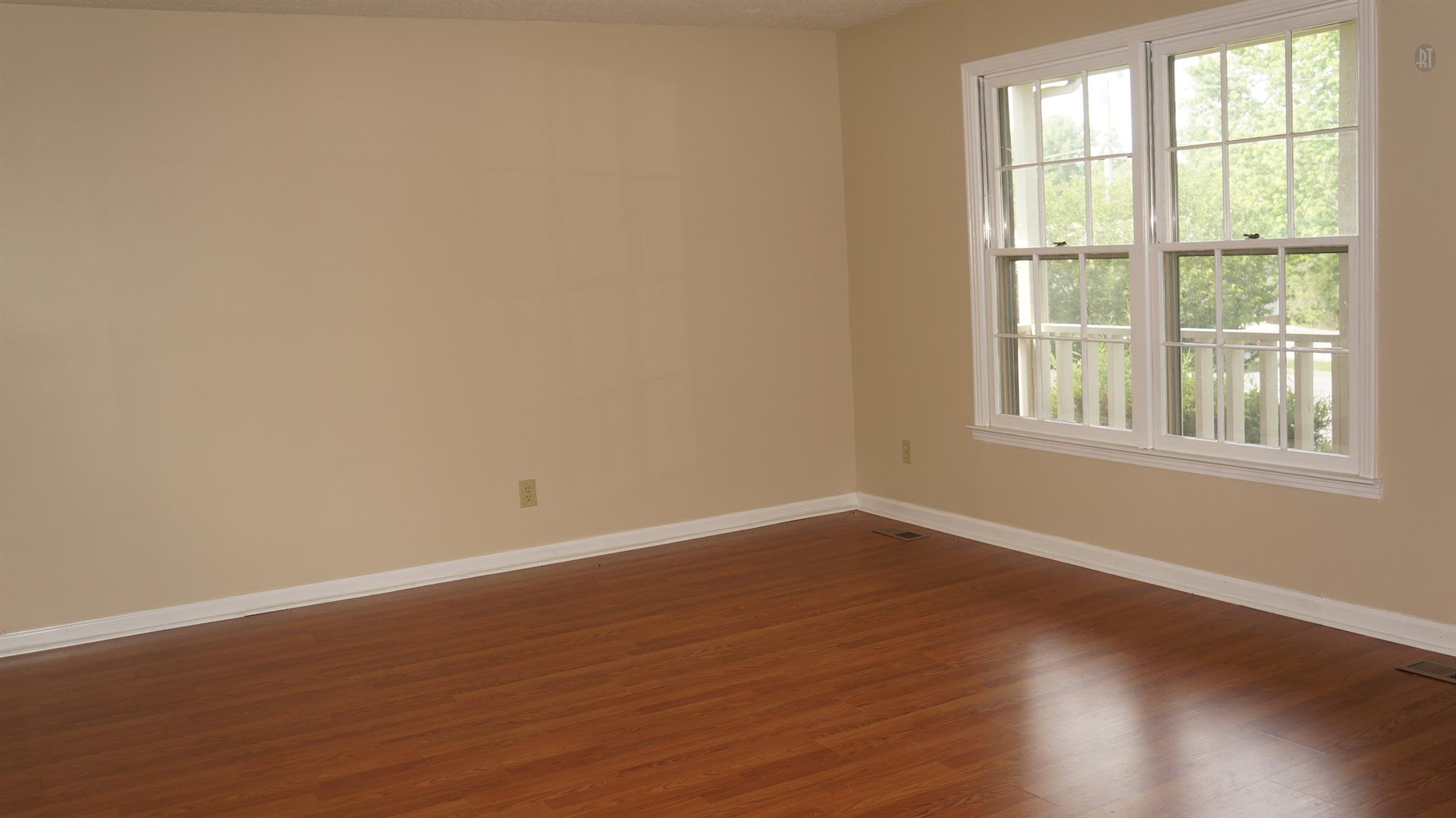 For Sale: 709 Green Valley Ct Clarksville, TN 37042