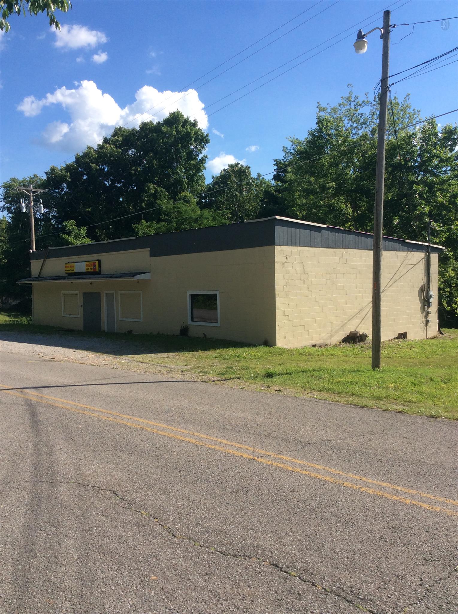 For Sale: 1309 N Charlotte St Dickson, TN 37055