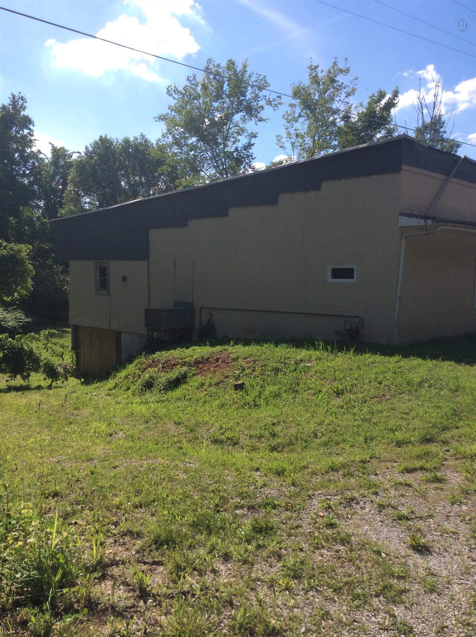 For Sale: 1309 N Charlotte St Dickson, TN 37055