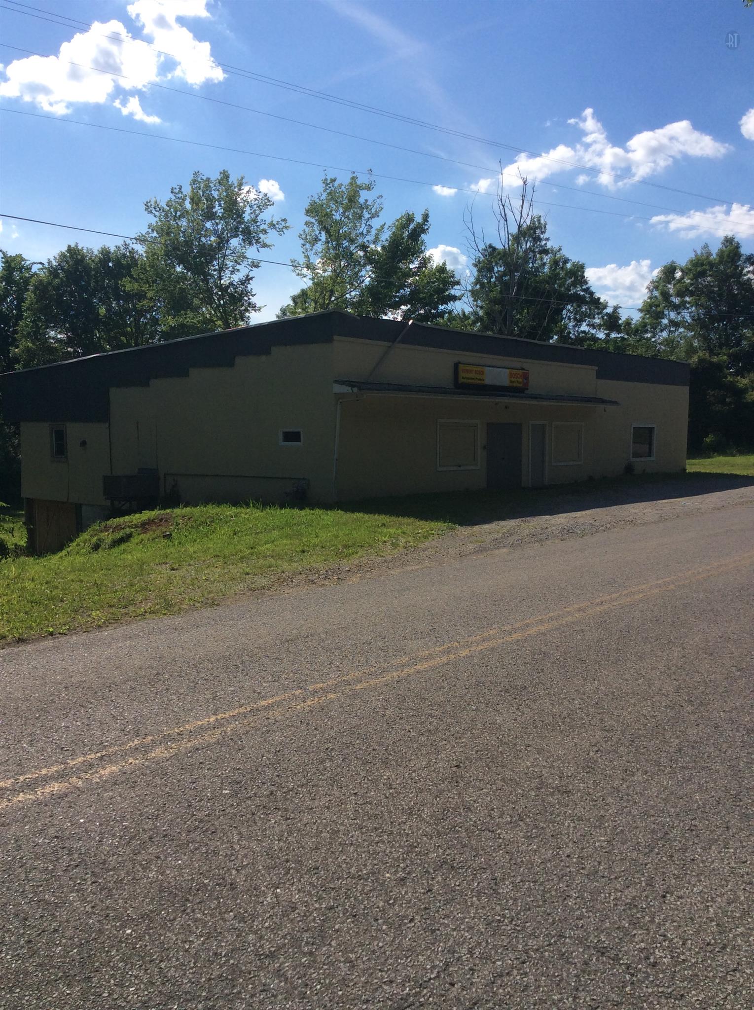 For Sale: 1309 N Charlotte St Dickson, TN 37055