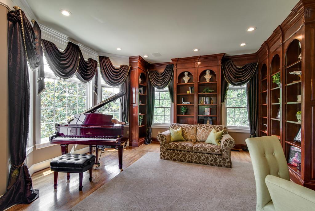 For Sale: 2040 Lynnwood Dr Franklin, TN 37069