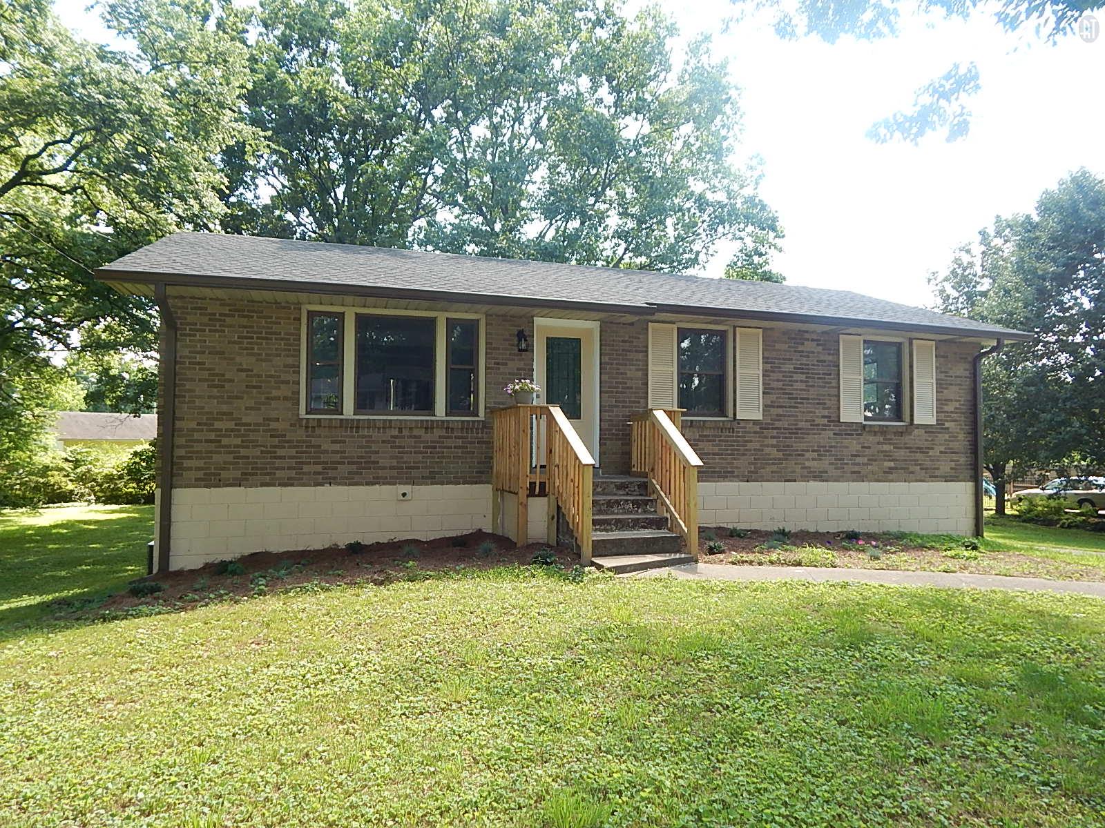 For Sale: 132 Chippendale Dr Hendersonville, TN 37075