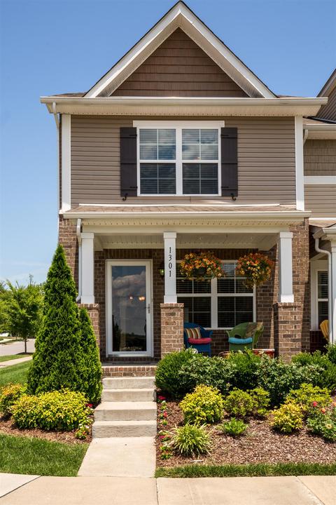 5613 Royal Ct
