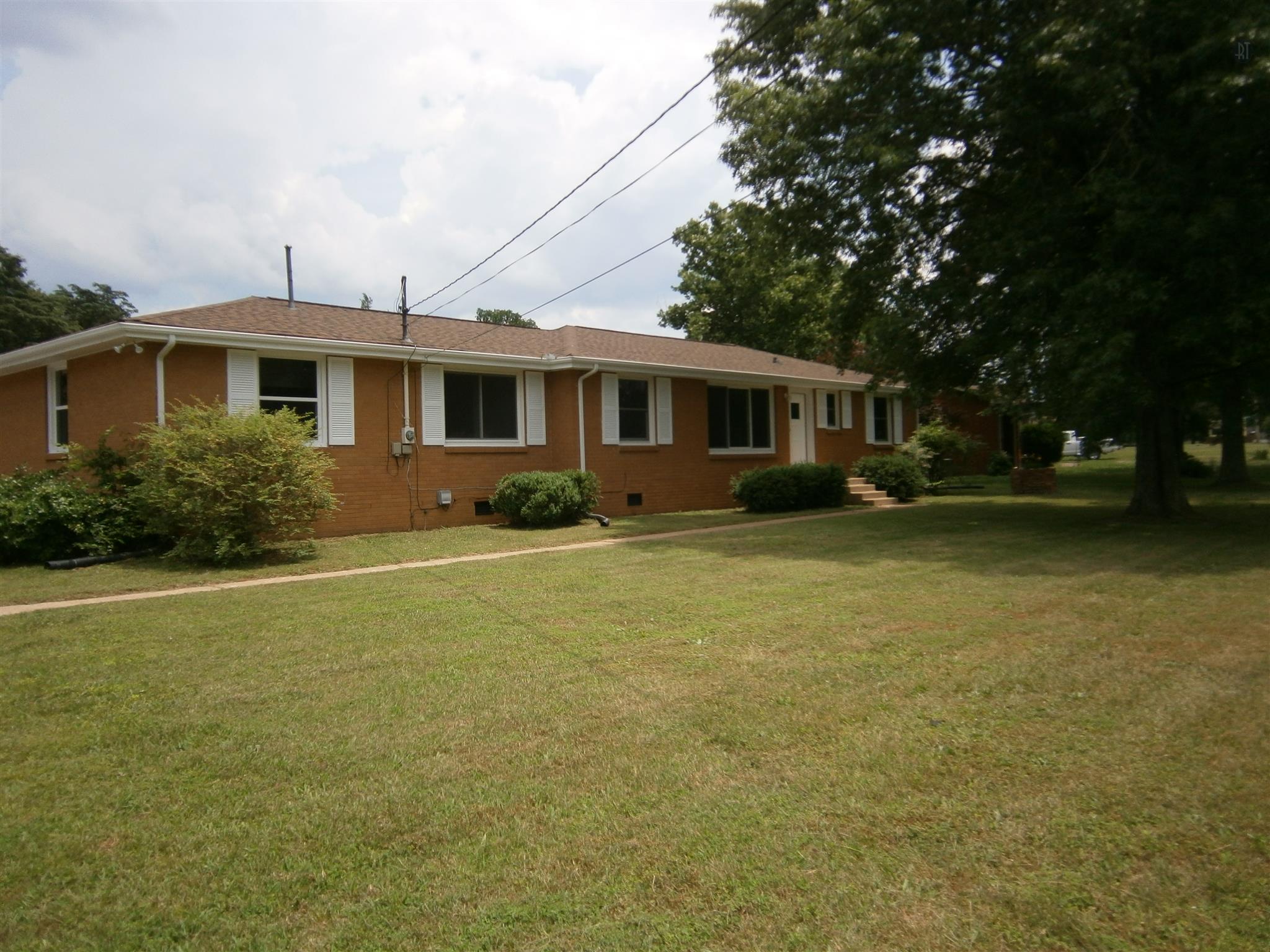 For Sale: 827 Castle Heights Ave Lebanon, TN 37087