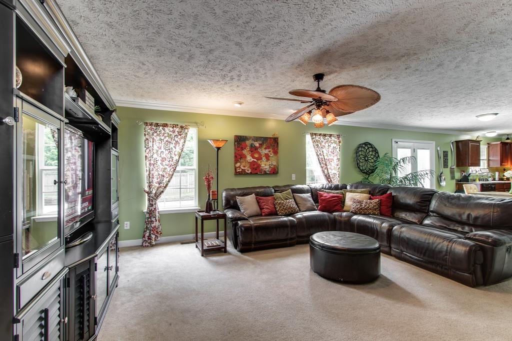 For Sale: 316 Holly Ln White House, TN 37188