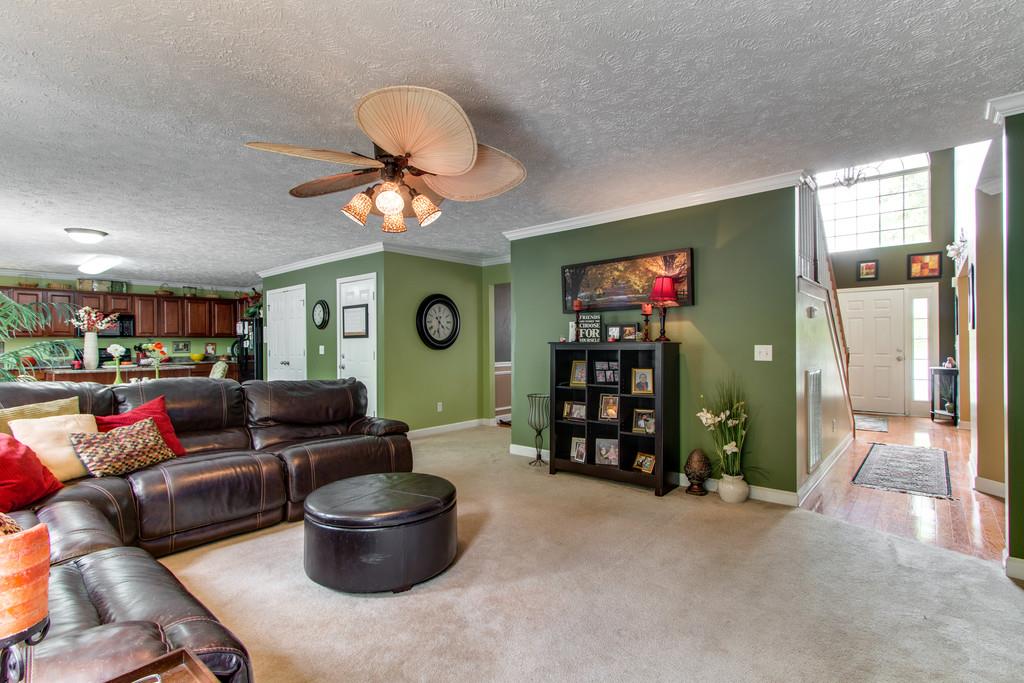 For Sale: 316 Holly Ln White House, TN 37188