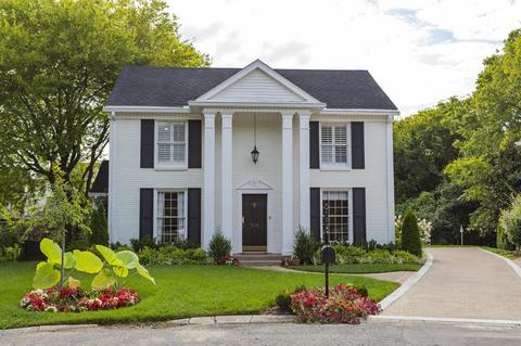 967 Graybar Ln