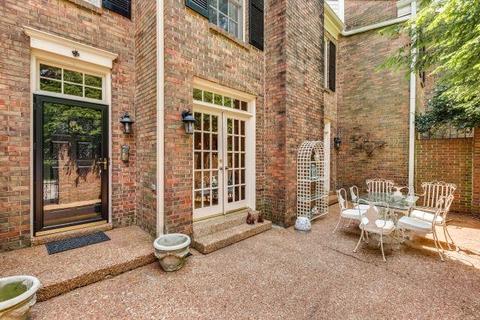 967 Graybar Ln