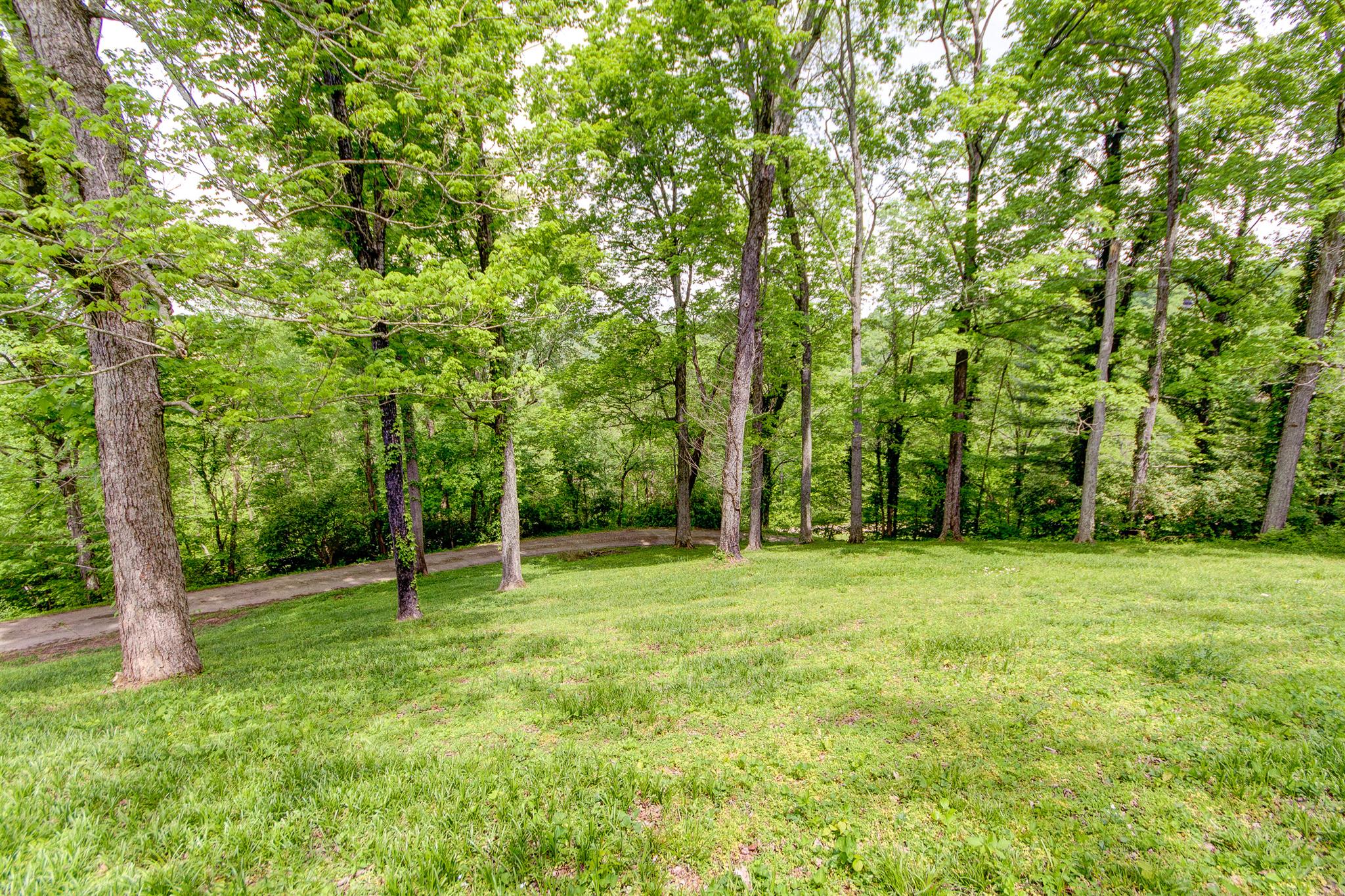 8409 Rolling Hills Dr, Nashville TN 37221