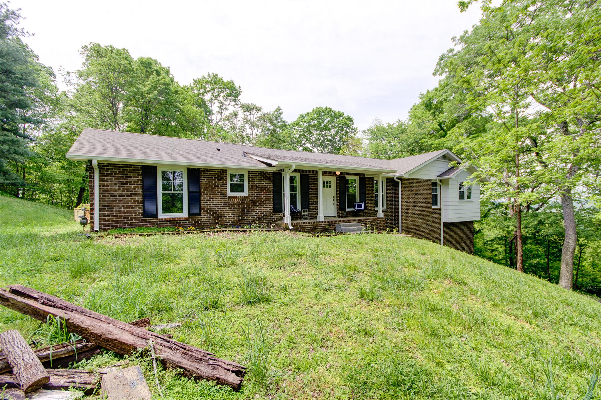 8409 Rolling Hills Dr, Nashville TN 37221