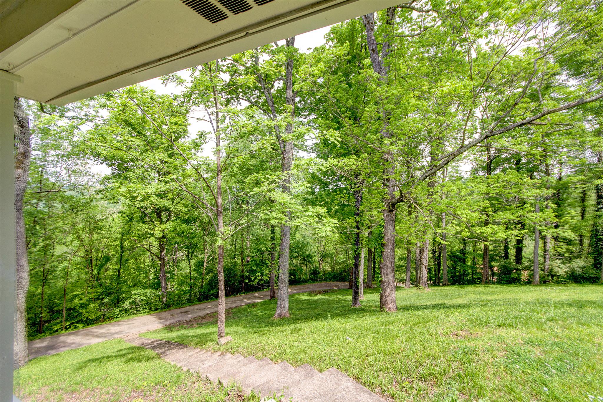 8409 Rolling Hills Dr, Nashville TN 37221