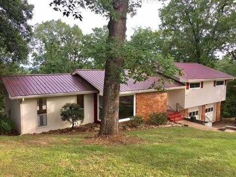 527 Oak Crest Ln