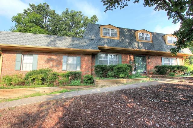 527 Oak Crest Ln