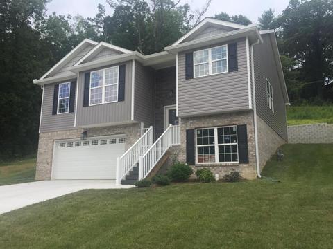 527 Oak Crest Ln